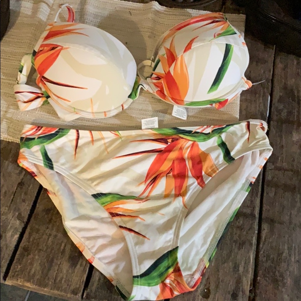 Tommy Bahama Bikini - Picture 1 of 4
